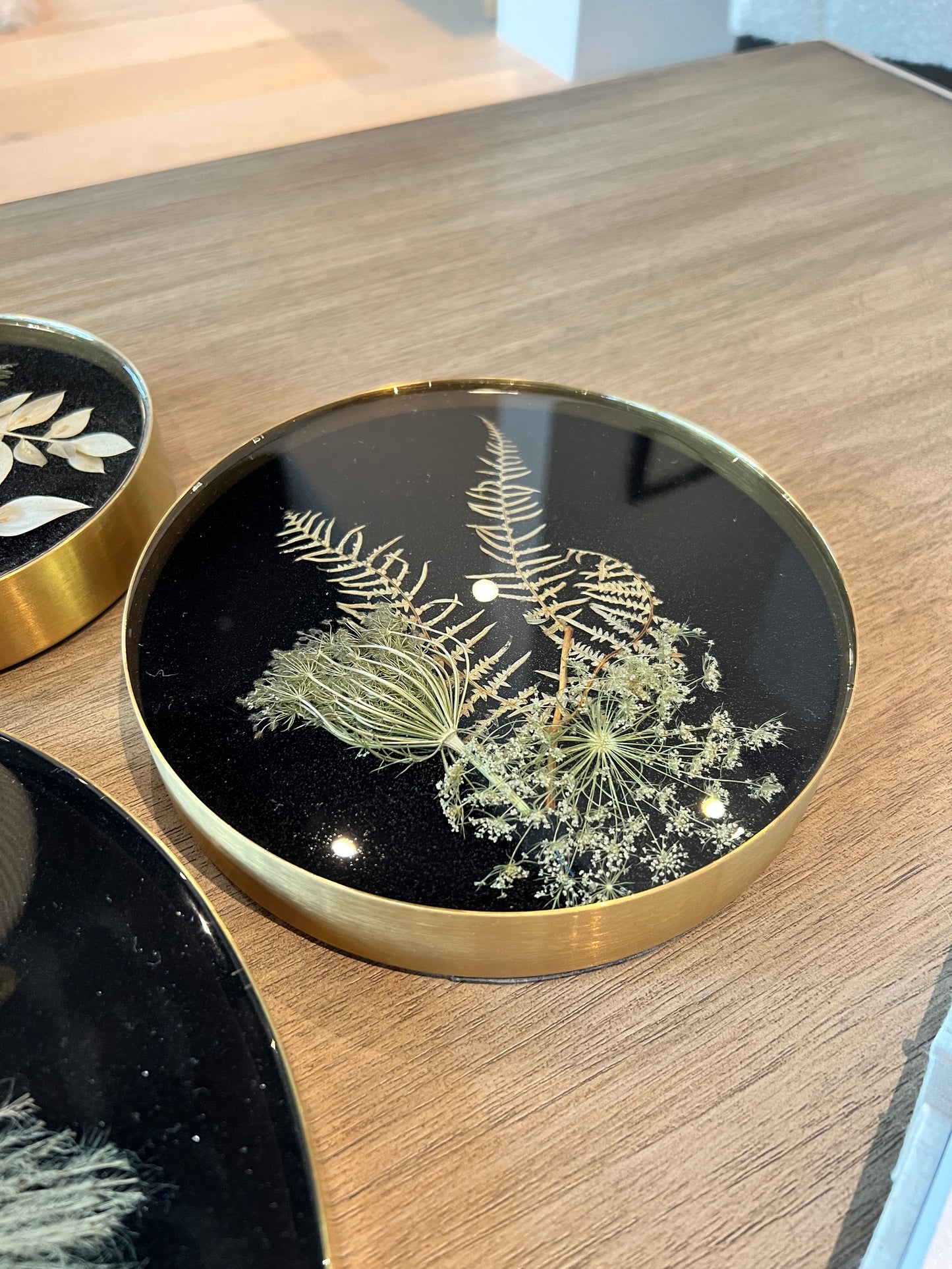 Botanical Resin Art, M