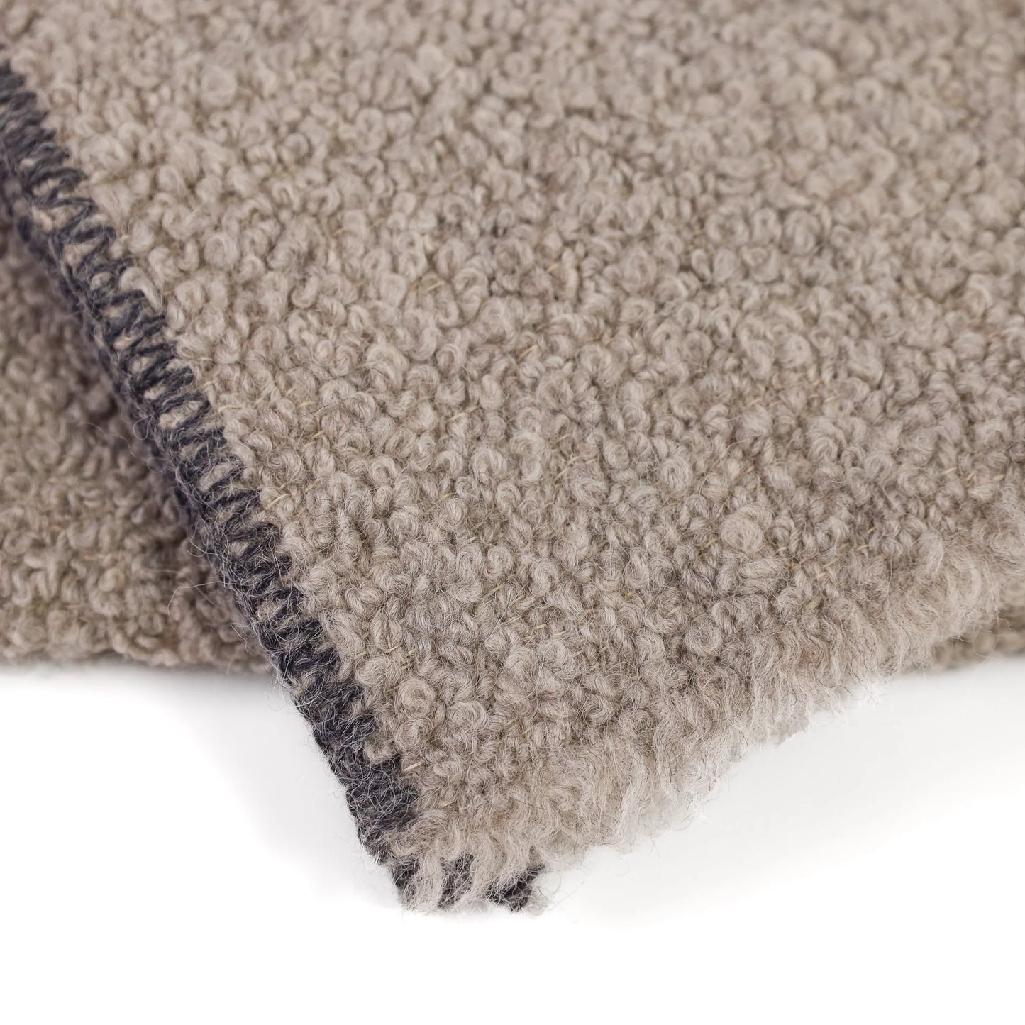 Kurlisuri Throw